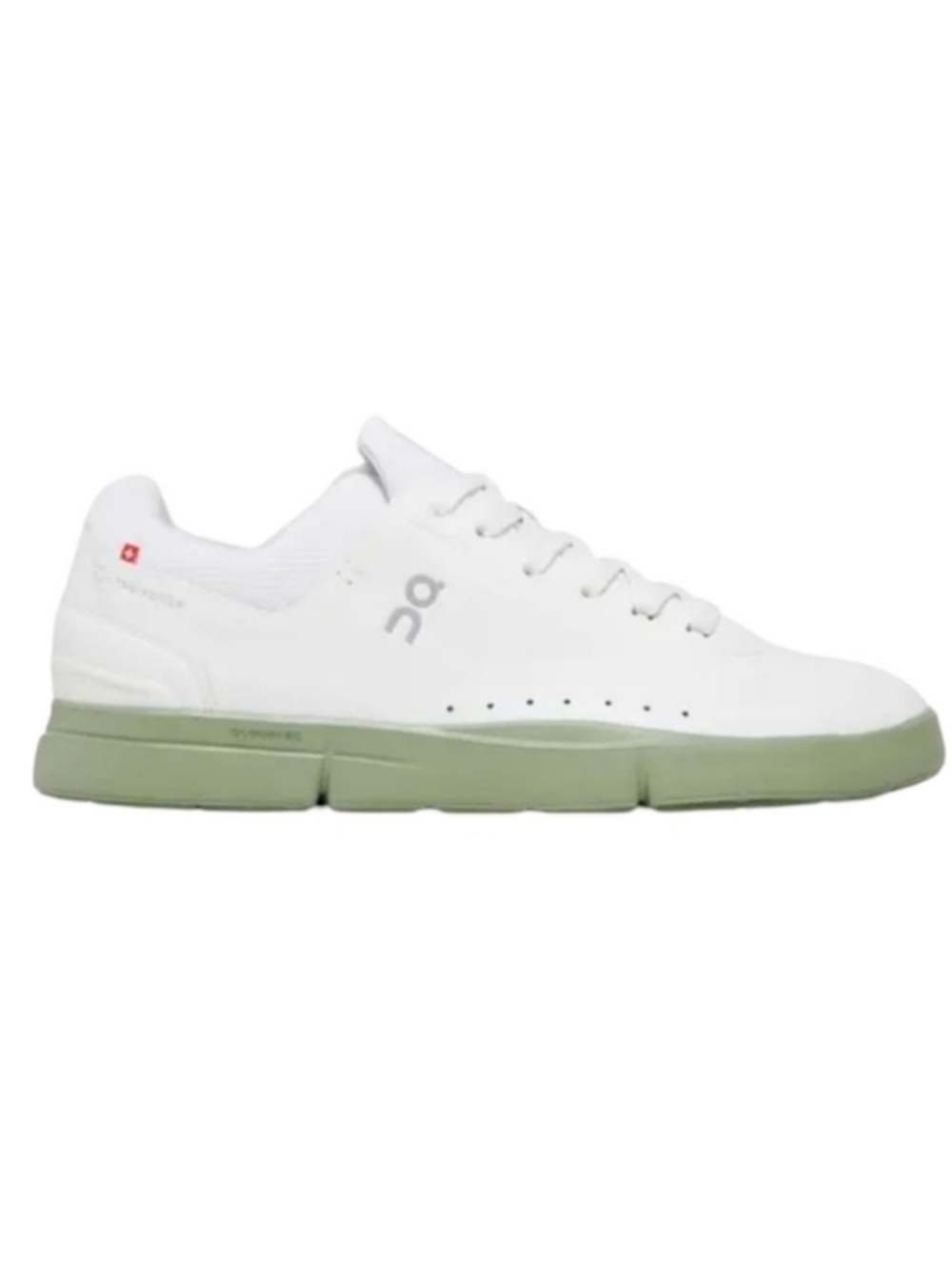 On Running The Roger sneakers in white with mint accent sole. Size 9